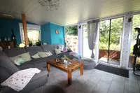 Wintergarten mit Schiebetür zum Garten