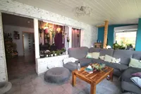 Wintergarten mit Blick in das Wohnzimmer