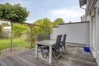 Terrasse mit Blick in den Garten