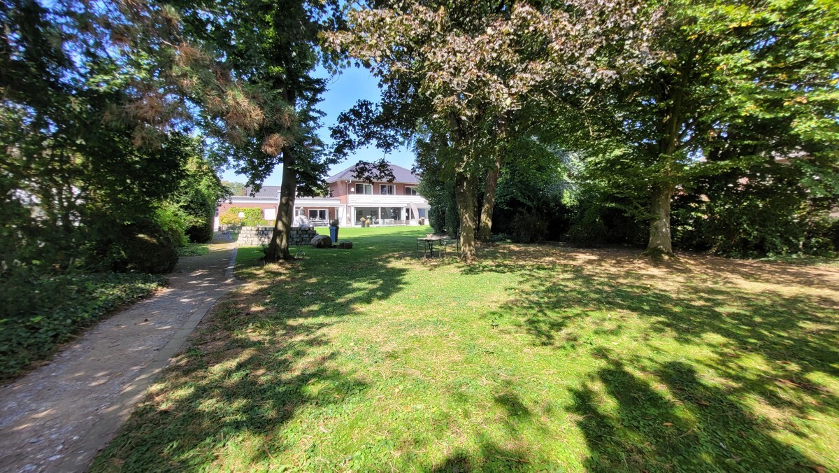 parkähnlicher Garten