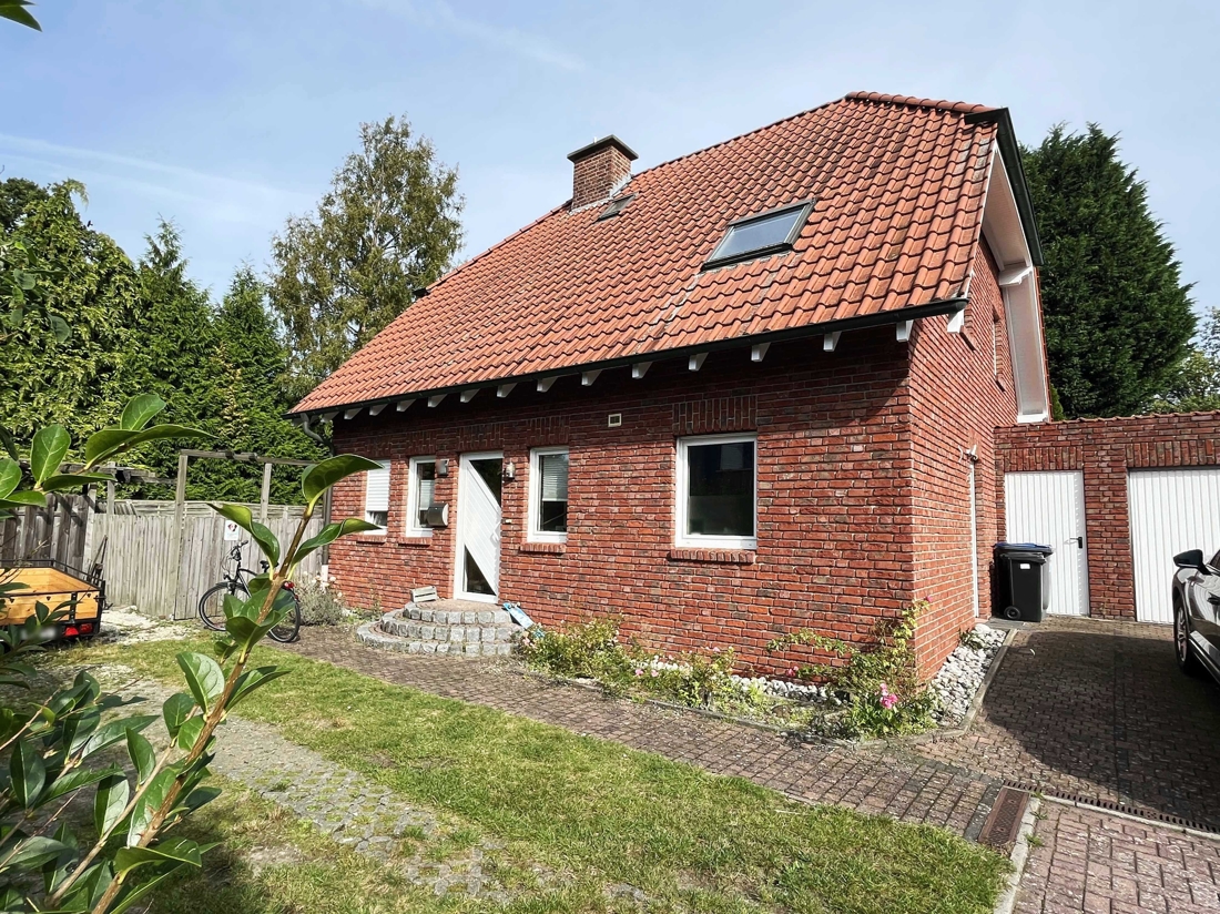 Straßenansicht / Hauseingang