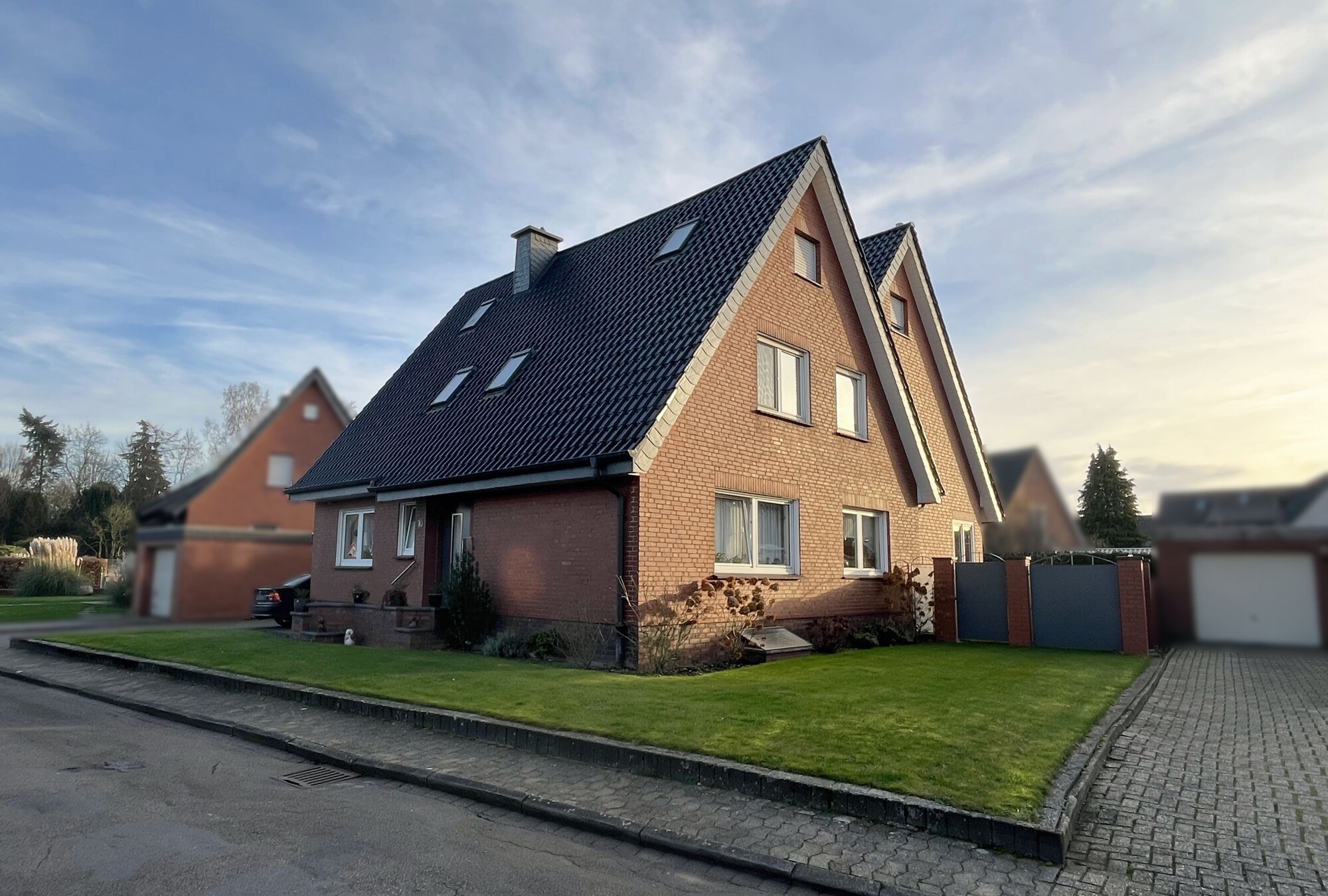 Straßen-/Seitenansicht