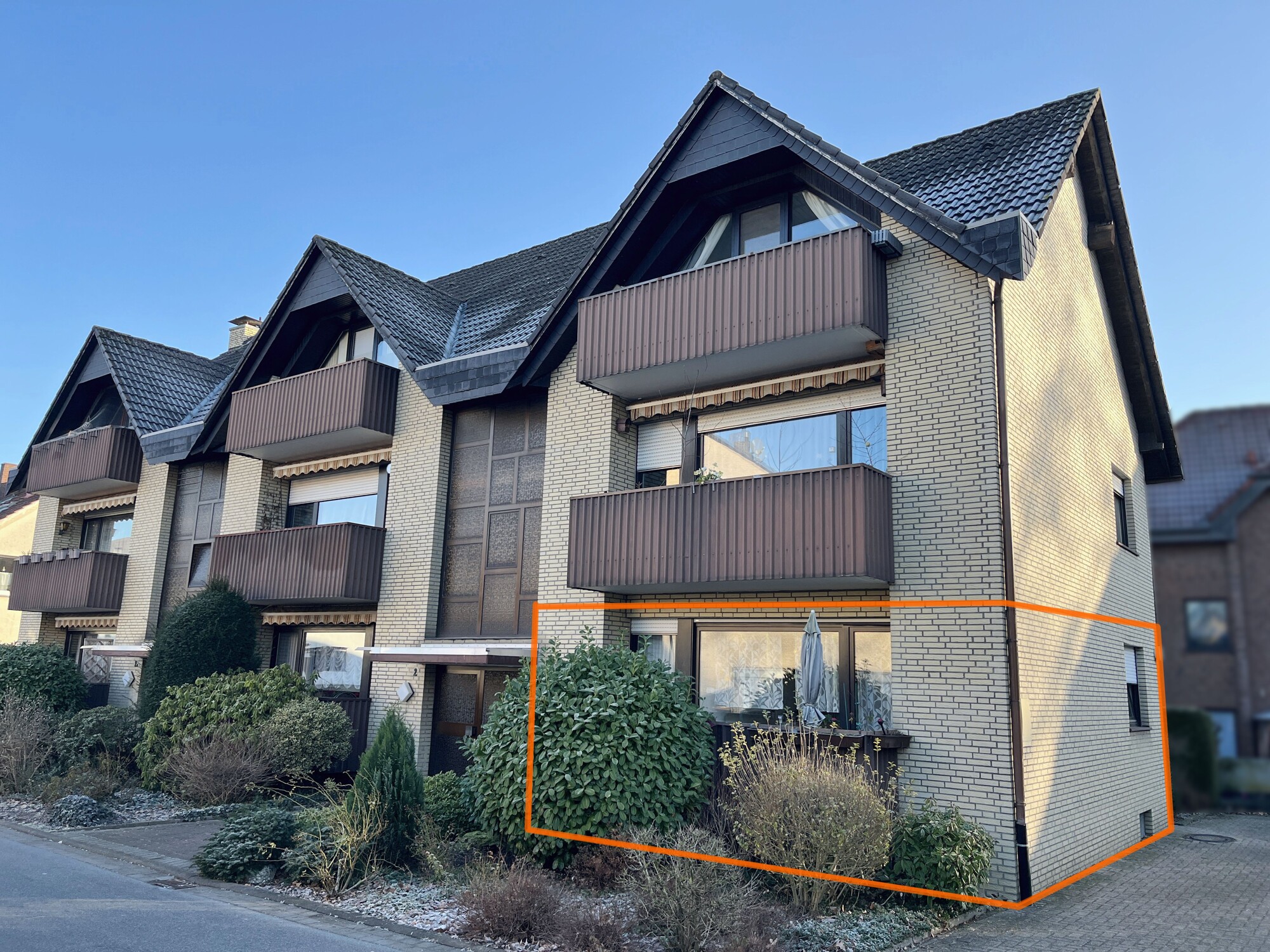 Seitenansicht mit Eingang