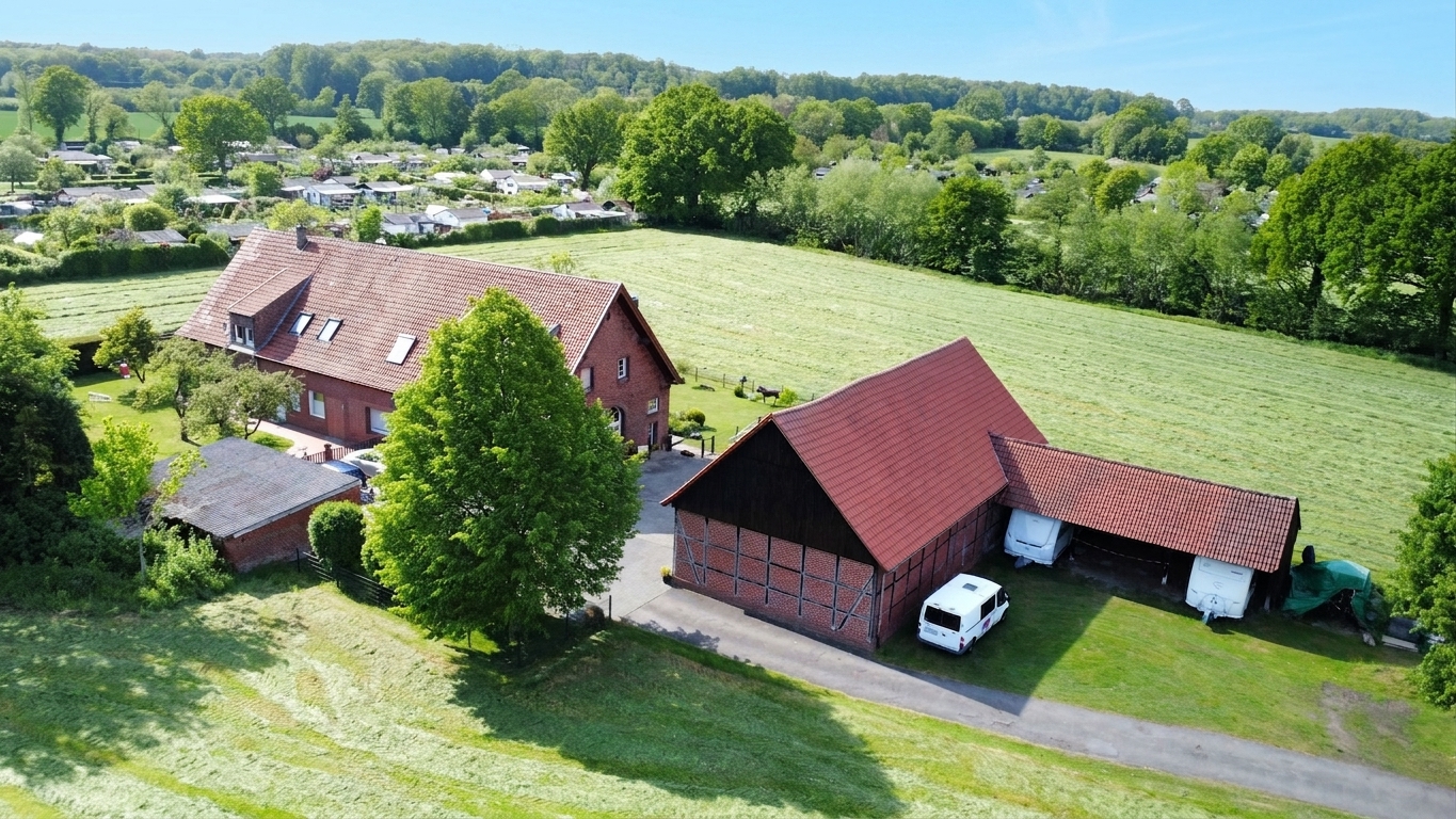 Luftbild des Hofes