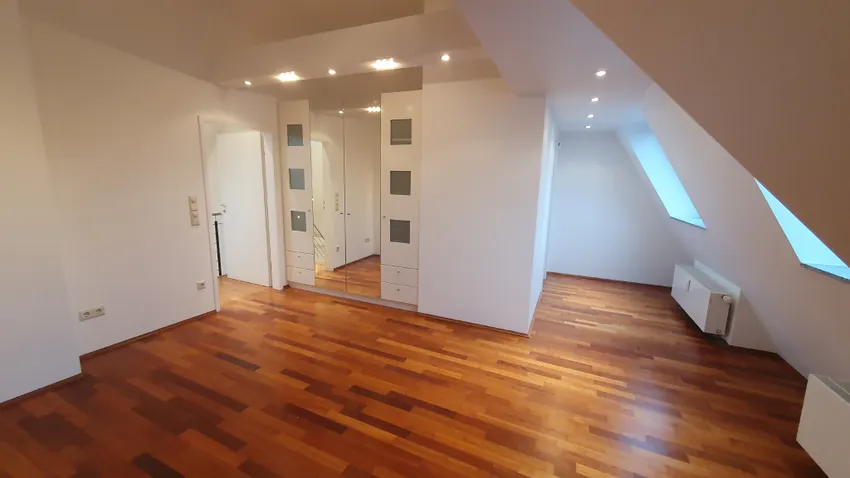 Schlafzimmer mit Einbauschrank