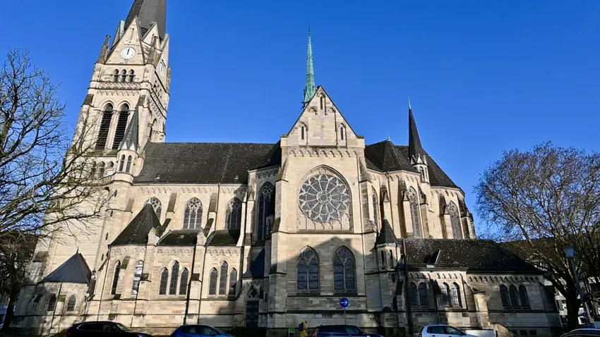 Kreuzkirche in unmittelbarer Nähe