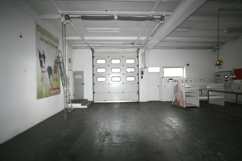Halle mit Rolltor