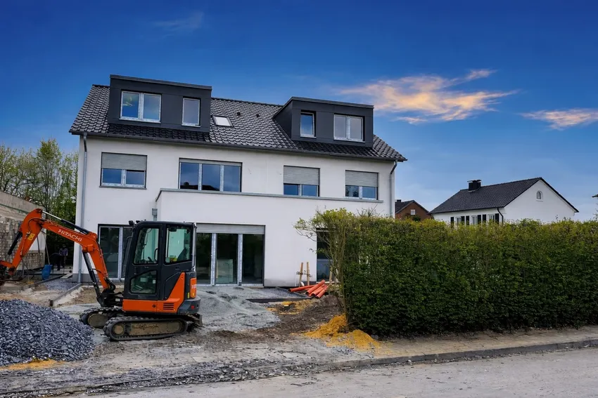 Hausansicht vom Garten 2026