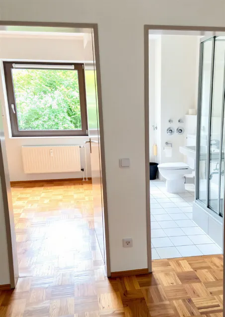 Blick vom Flur zum Schlafzimmer und Badezimmer vor der Vermietung