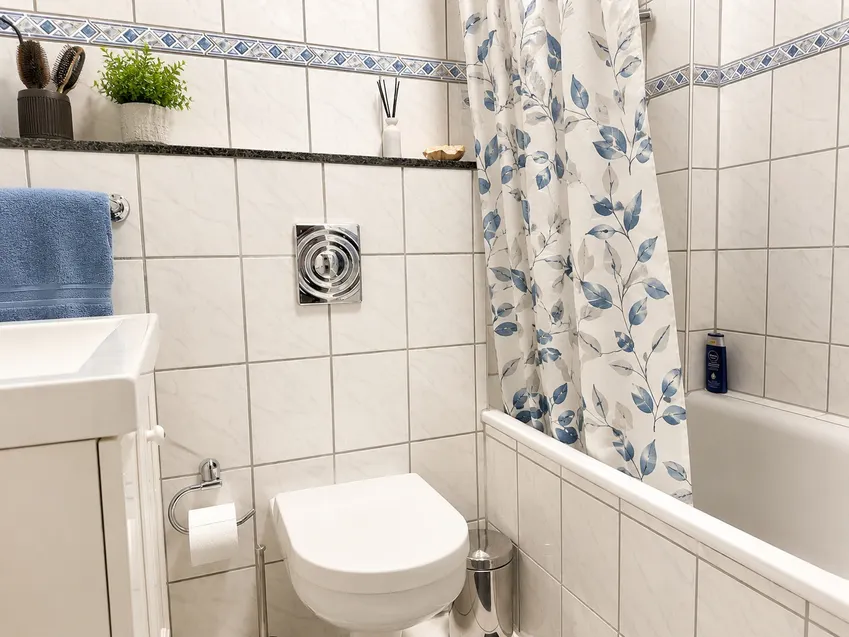 Badezimmer mit Badewanne