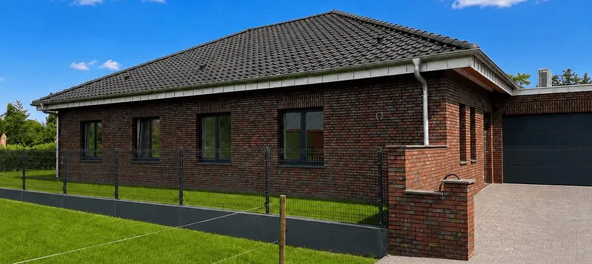 Vorderansicht mit Garage