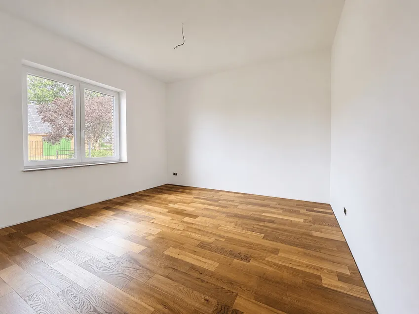 Schlafzimmer mit Echtholzparkett