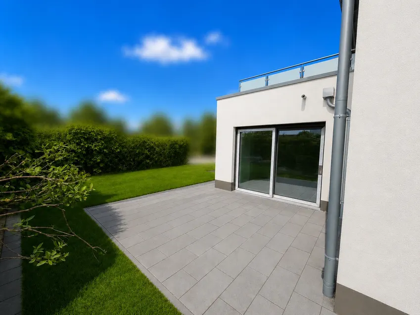 Terrasse mit Garten und Esszimmer