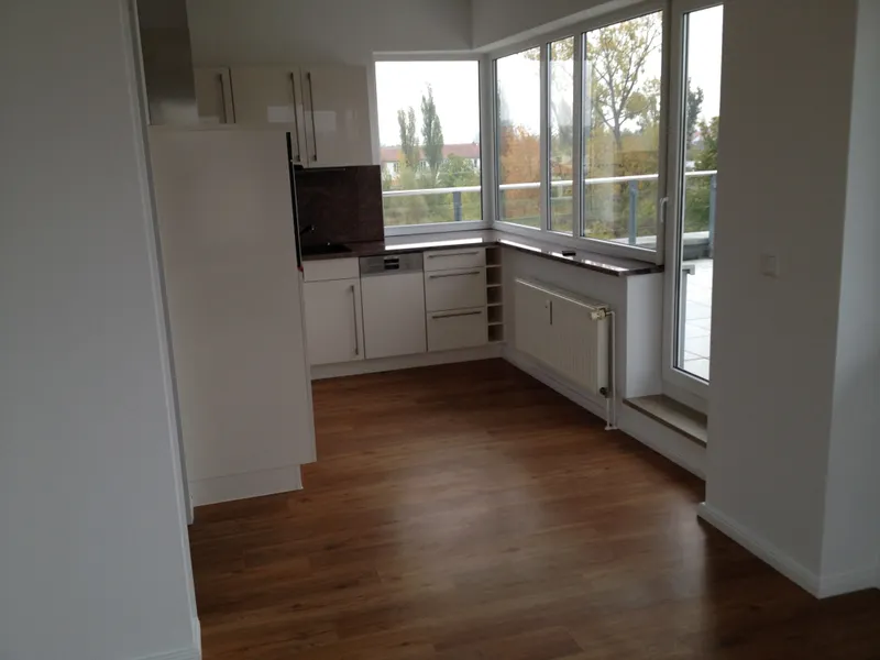 Traumhafte 2 Zimmer-Penthousewohnung mit großer Dachterrasse und Seeblick zu mieten! - Photo 1