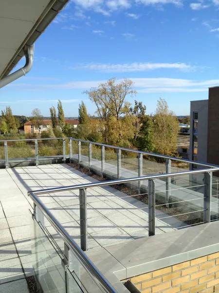 Traumhafte 2 Zimmer-Penthousewohnung mit großer Dachterrasse und Seeblick zu mieten! - Photo 4