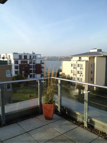 Traumhafte 2 Zimmer-Penthousewohnung mit großer Dachterrasse und Seeblick zu mieten! - Photo 5