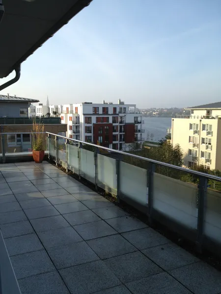 Traumhafte 2 Zimmer-Penthousewohnung mit großer Dachterrasse und Seeblick zu mieten! - Photo 3