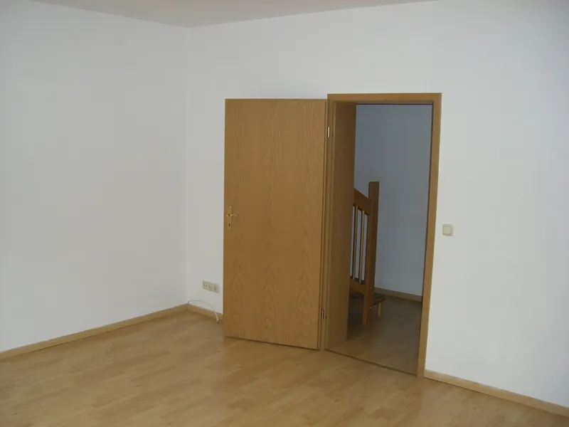 Geräumige 3 Zimmer-Maisonettewohnung mit neuem Bad und Gäste-WC in zentraler Lage zu mieten! - Foto 5
