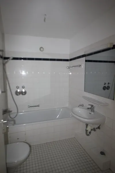 2 Zimmer-Wohnung mit Parkett und Balkon in der Schelfstadt zu mieten! - Foto 1