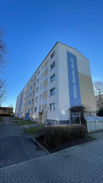 Schöne 2 Zimmer-Wohnung mit EBK, Duschbad und Laminat zu mieten!