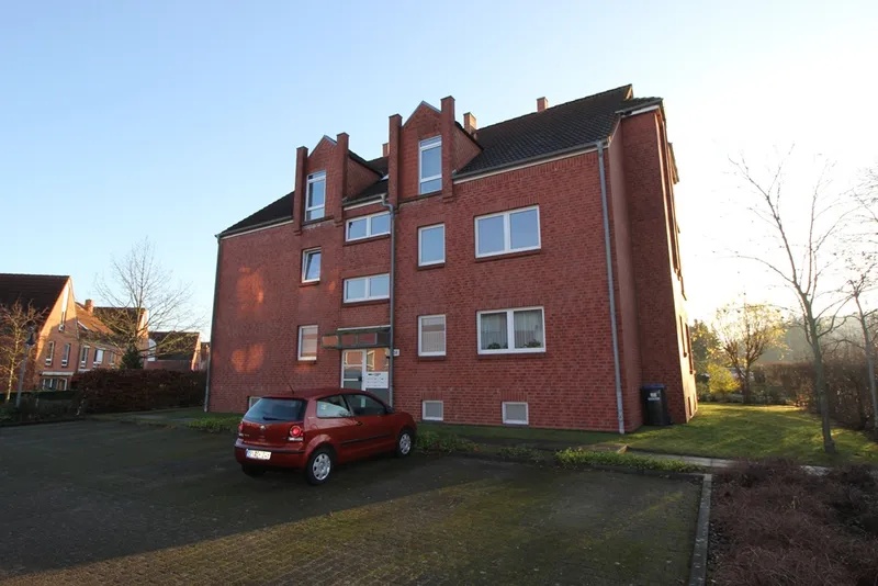 Frisch renovierte 2 Zimmer-Wohnung mit Balkon und Stellplatz in Mueß zu mieten!
