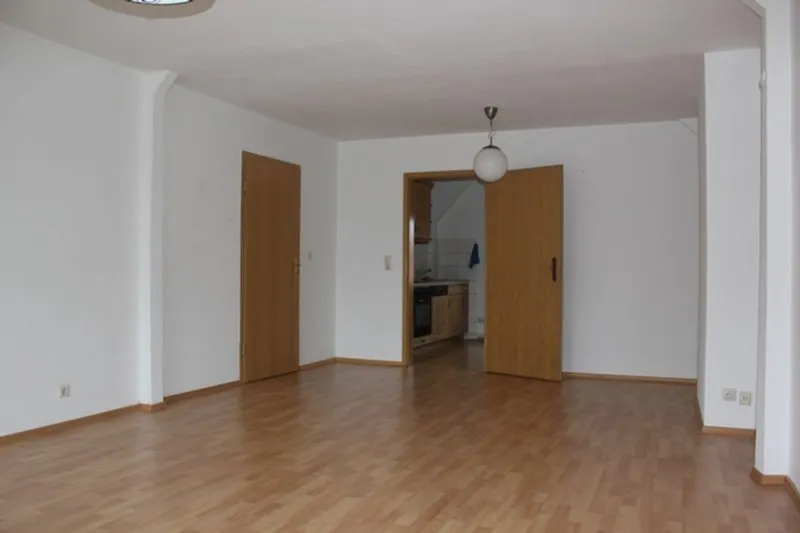 Großzügige 2-Zimmer-DG-Wohnung mit Personenaufzug in der Altstadt zu mieten! - Foto 1