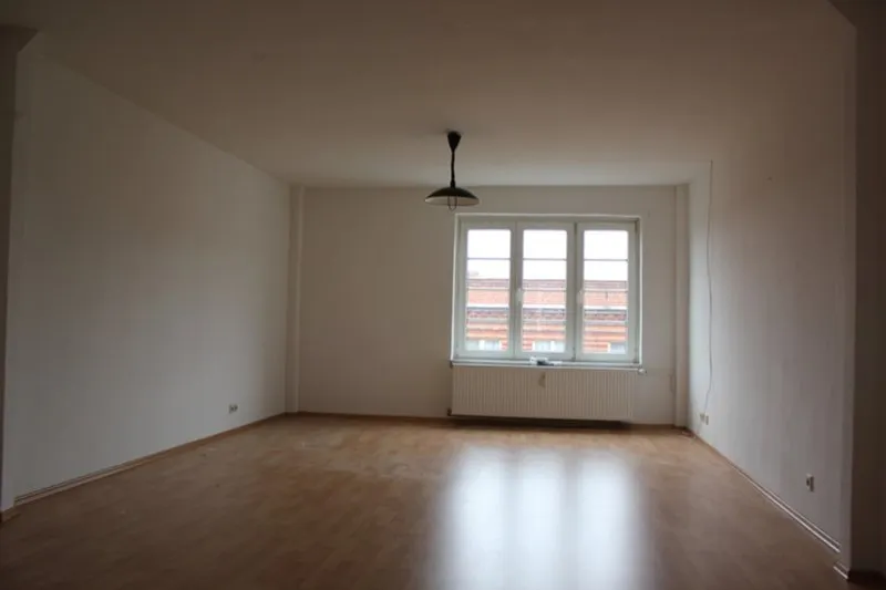 Großzügige 2-Zimmer-DG-Wohnung mit Personenaufzug in der Altstadt zu mieten! - Foto 2