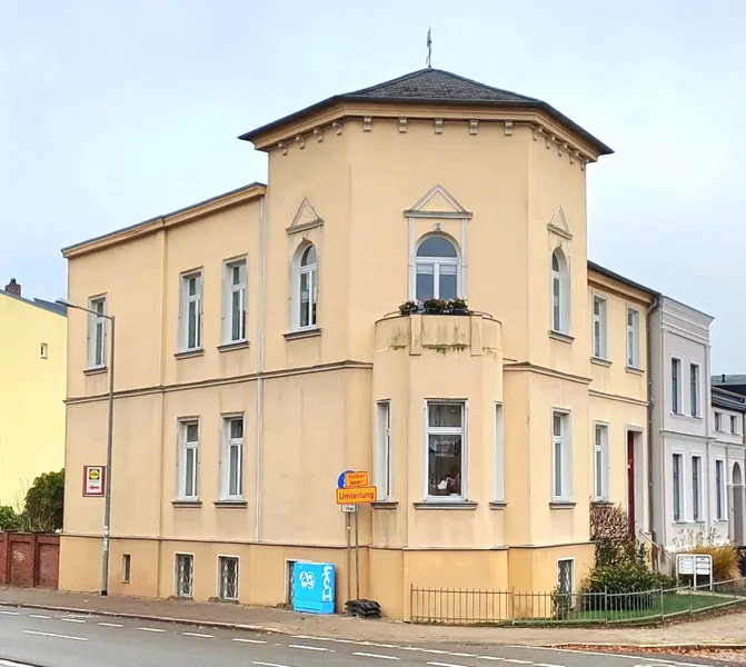 Erstklassige Stadtvilla mit 3 Wohneinheiten und Büro im Musikerviertel zu kaufen!