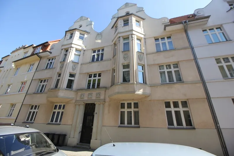 4 Zimmer-Wohnung auf 2 Ebenen mit Balkon in der Schelfstadt zu mieten!