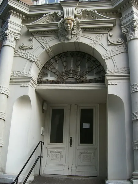 Geräumige 2 Zimmer-Wohnung mit Stellplatz zu mieten!