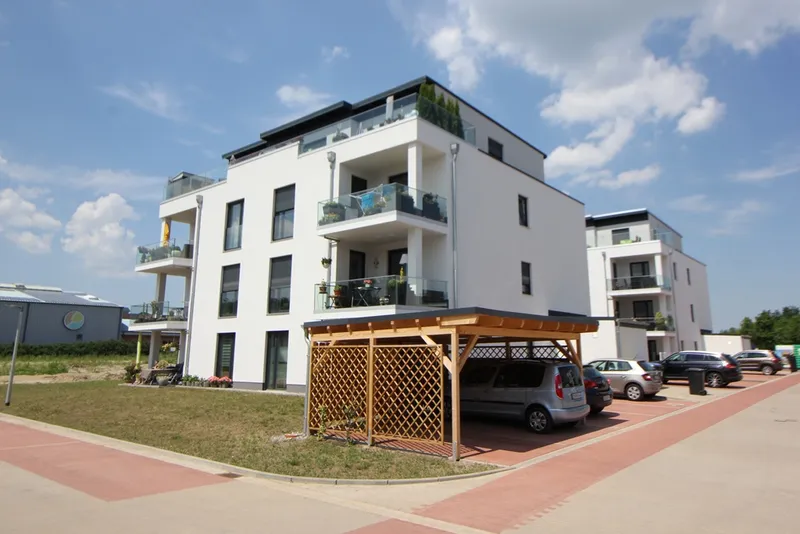 Erstklassige 3 Zimmer-Wohnung mit Terrasse, Stellplatz und gehobener Ausstattung zu mieten!