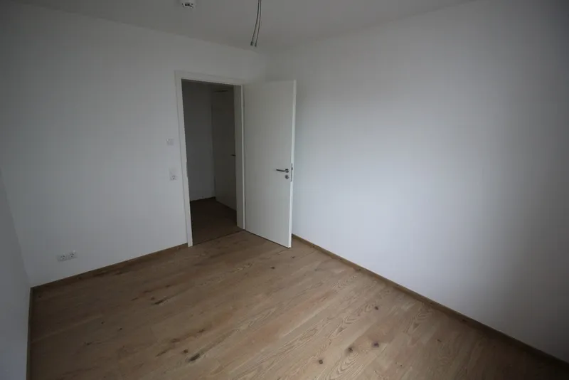 Erstklassige 3 Zimmer-Wohnung mit Terrasse, Stellplatz und gehobener Ausstattung zu mieten! - Foto 5