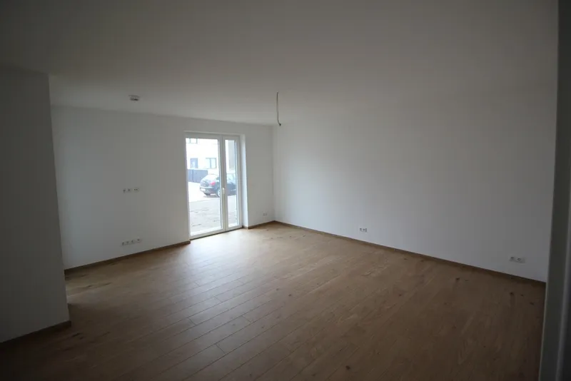 Erstklassige 3 Zimmer-Wohnung mit Terrasse, Stellplatz und gehobener Ausstattung zu mieten! - Foto 2