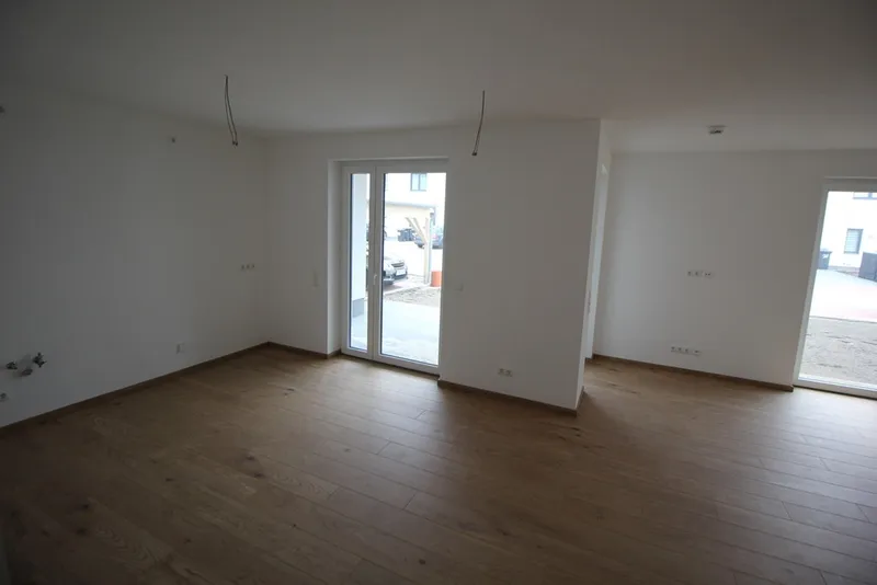 Erstklassige 3 Zimmer-Wohnung mit Terrasse, Stellplatz und gehobener Ausstattung zu mieten! - Foto 3