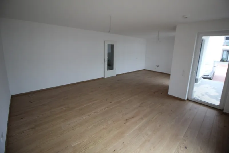 Erstklassige 3 Zimmer-Wohnung mit Terrasse, Stellplatz und gehobener Ausstattung zu mieten! - Foto 1