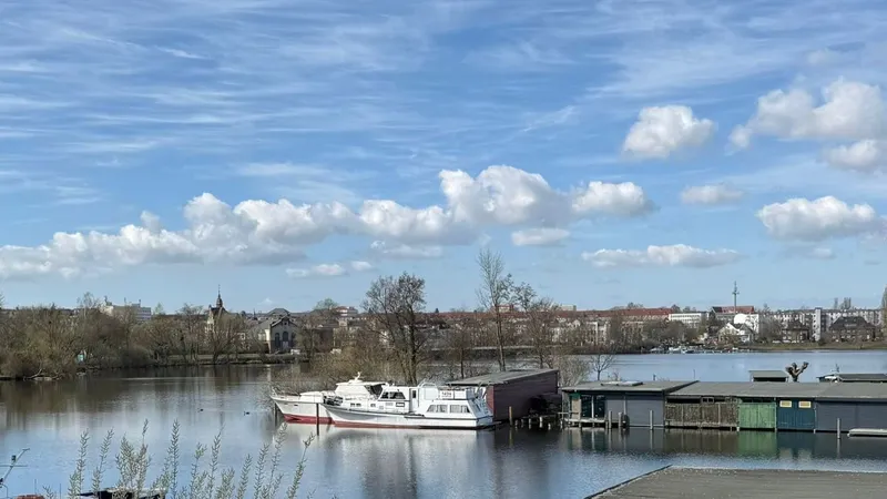 Exklusive 3 Zimmer-Loftwohnung 1. Reihe am Ziegelinnensee mit gro&szlig;em Balkon zu kaufen!