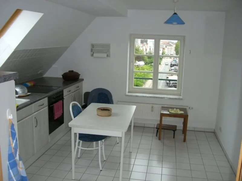 Großzügige 3 Zimmer-Wohnung im Dachgeschoss in der Paulsstadt zu mieten! - Foto 2