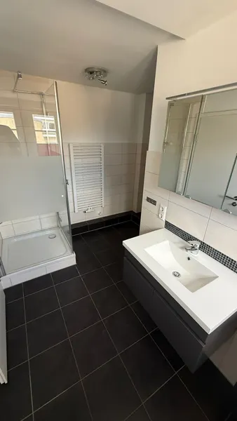 Großzügige 4-Zimmer-Wohnung mit Parkett, 2 Balkone und Seeblick zu mieten! - Foto 4