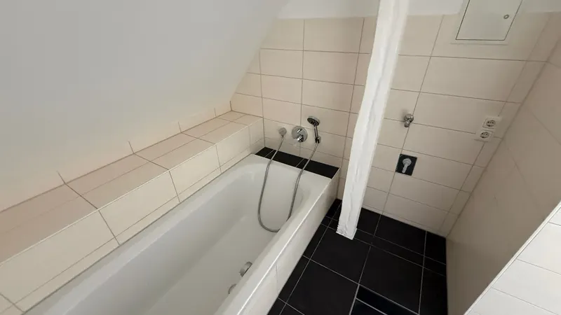 Großzügige 4-Zimmer-Wohnung mit Parkett, 2 Balkone und Seeblick zu mieten! - Foto 3