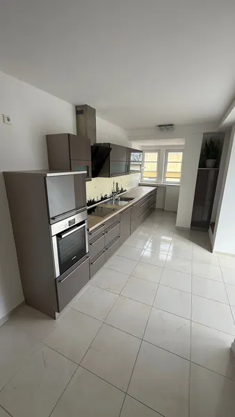 Großzügige 4-Zimmer-Wohnung mit Parkett, 2 Balkone und Seeblick zu mieten! - Foto 1