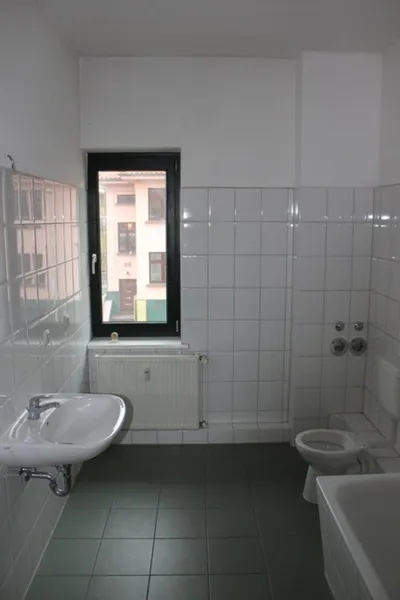 Schöne 2 Zimmer-Wohnung mit Balkon in zentraler Lage zu mieten! - Photo 4