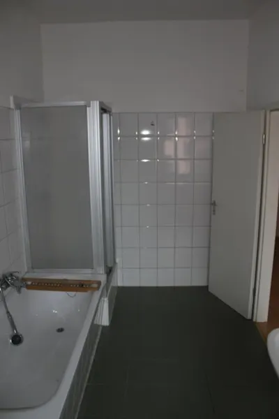 Schöne 2 Zimmer-Wohnung mit Balkon in zentraler Lage zu mieten! - Photo 3