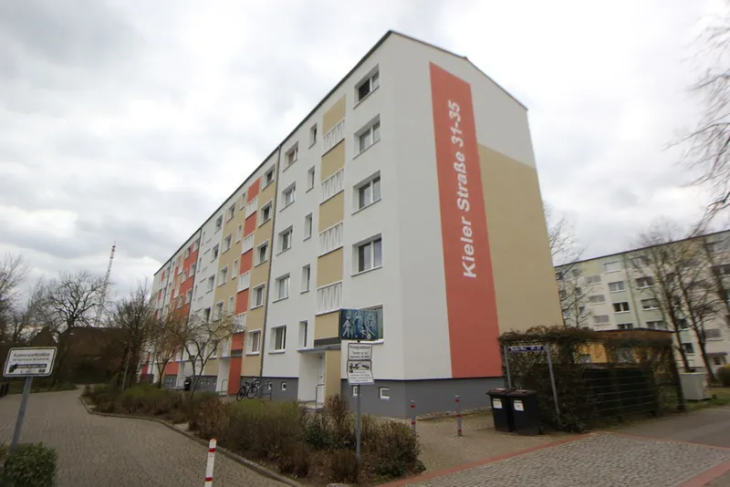 Sanierte 2 Zimmer-Wohnung mit Balkon in Lankow zu mieten!