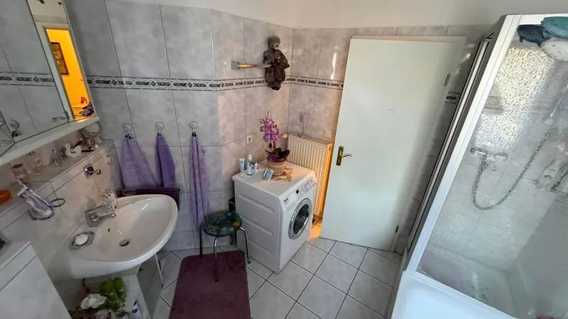 Erstklassige, frisch renovierte 2 Zimmer-Wohnung mit großen Balkon und Stellplatz zu mieten! - Foto 4