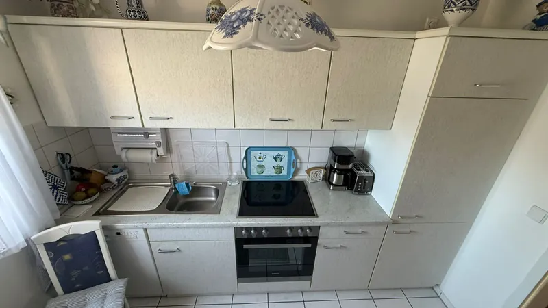 Erstklassige, frisch renovierte 2 Zimmer-Wohnung mit großen Balkon und Stellplatz zu mieten! - Foto 1