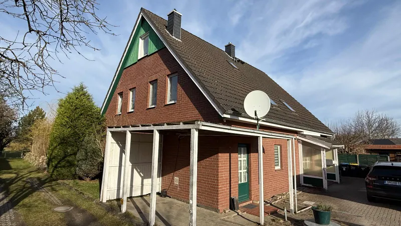 Kleines Mehrfamilienhaus mit gro&szlig;em Grundst&uuml;ck in Schwerin Warnitz zu kaufen!