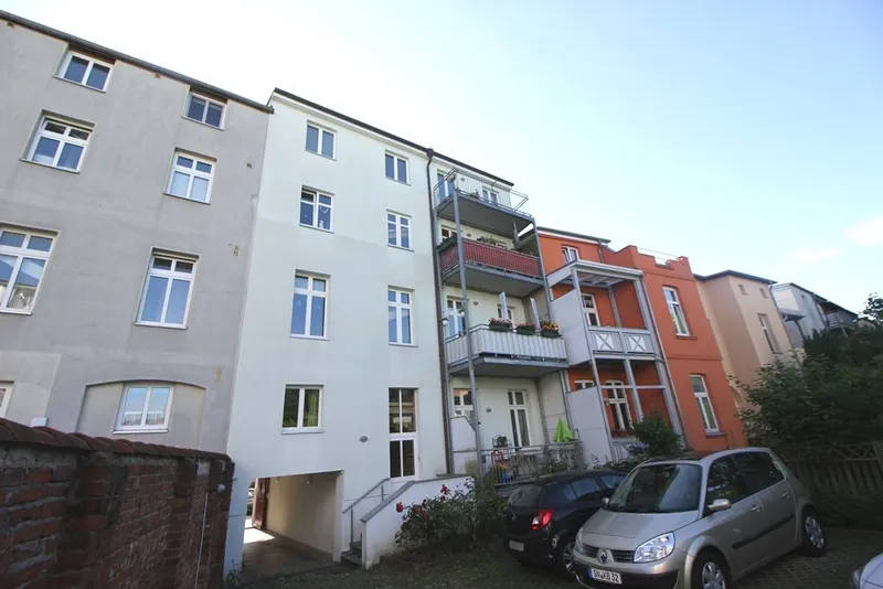 Geräumige 3 Zimmer-Wohnung mit Dielen und Balkon am Platz der Jugend zu mieten! - Photo 2
