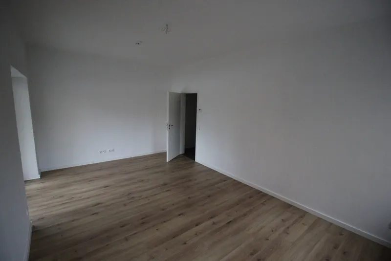 2 Zimmer-Wohnung mit gehobener Ausstattung und Balkon!