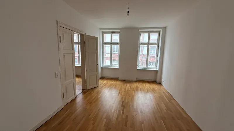 4 Zimmer-Wohnung in der Feldstadt mit Balkon und Holzfußboden zu mieten! - Photo 1