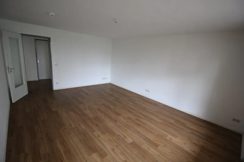 Geräumige 2 Zimmer-Wohnung mit großer Terrasse zu mieten! - Foto 3